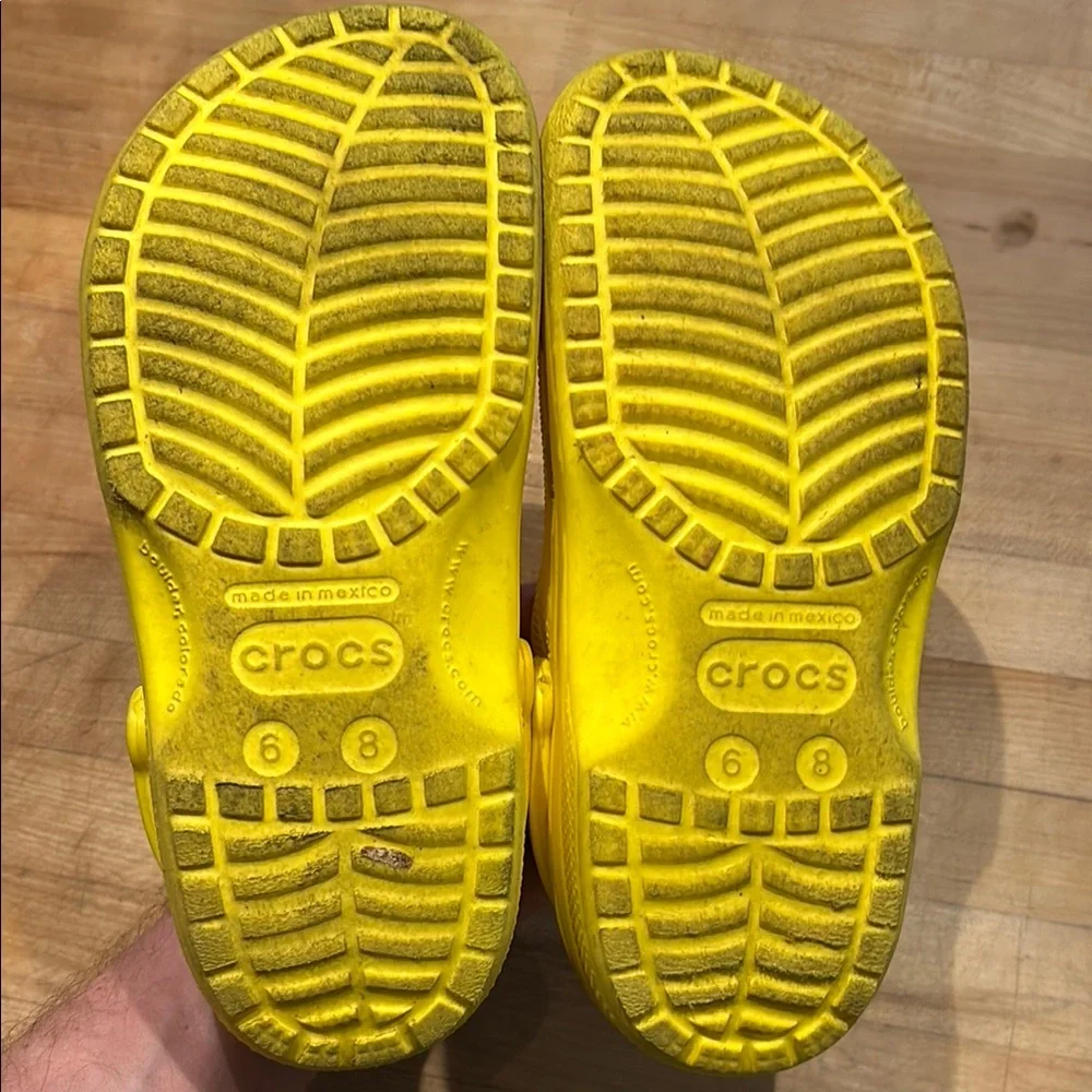 CROCS Yellow Mules & Clogs women’s size 8 - Picture 2 of 9